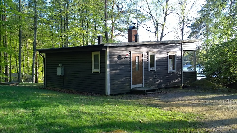 Grand Cottage, 2 Bedrooms, Private Bathroom, Lakeside