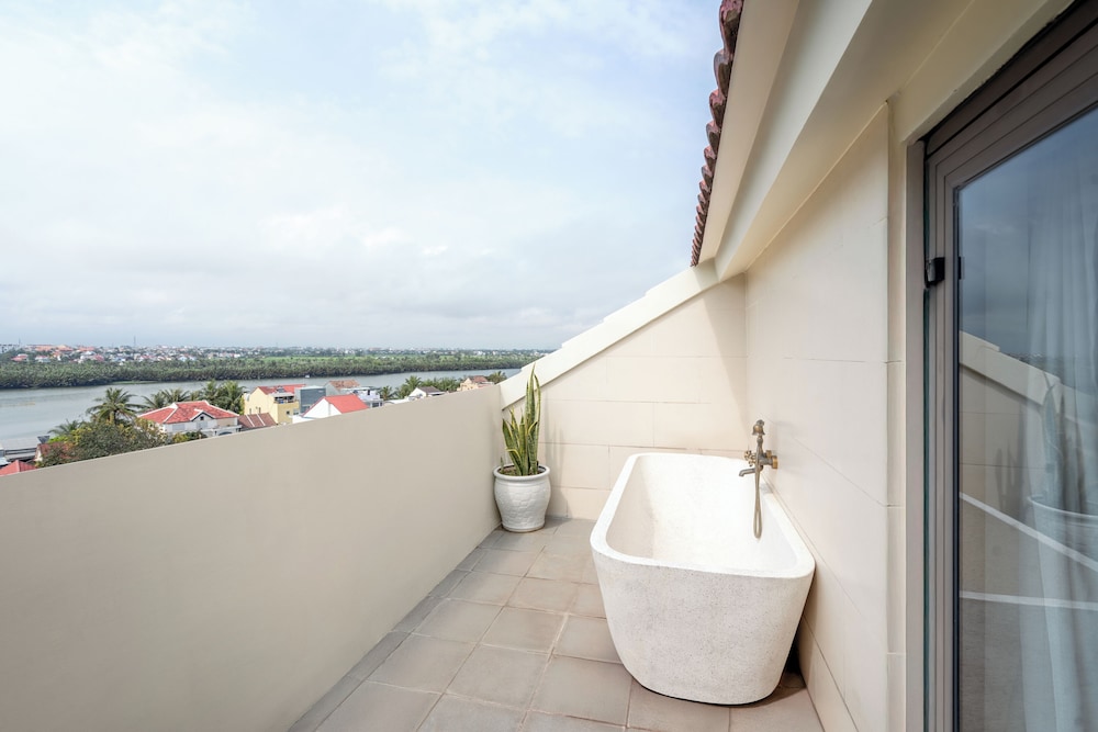 Deluxe Room, 1 Queen Bed, Balcony (Rooftop Room, Riverside View) - Photo 2