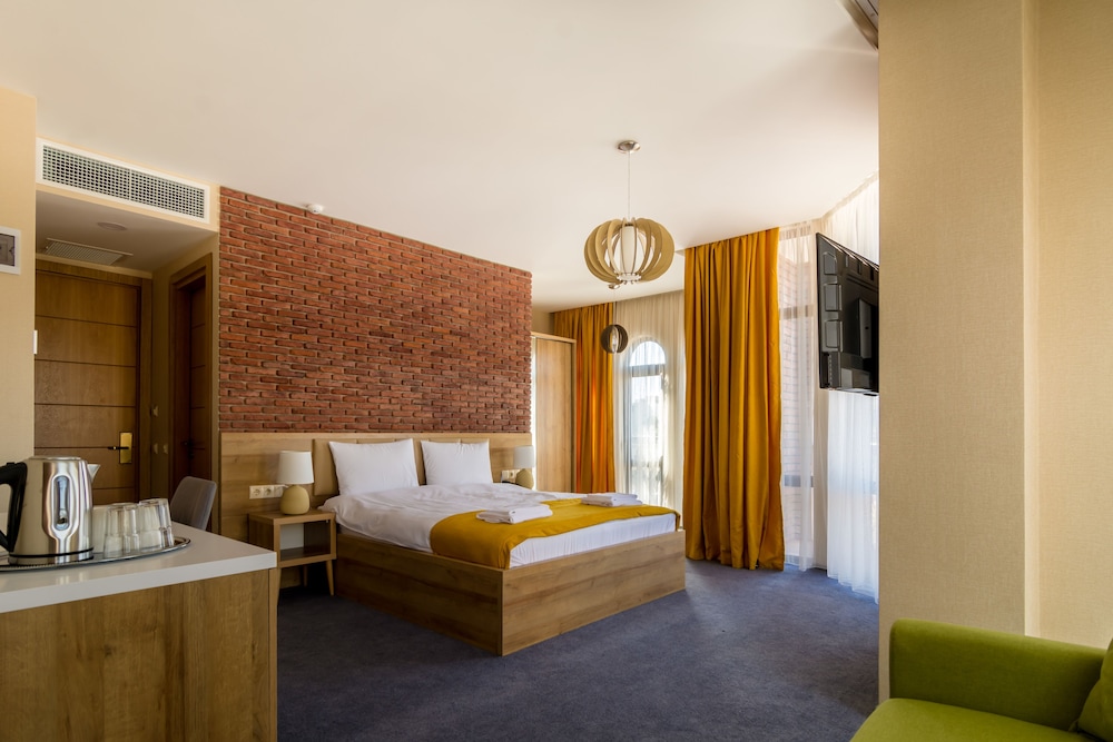 Double Room (with extra bed) photo 1