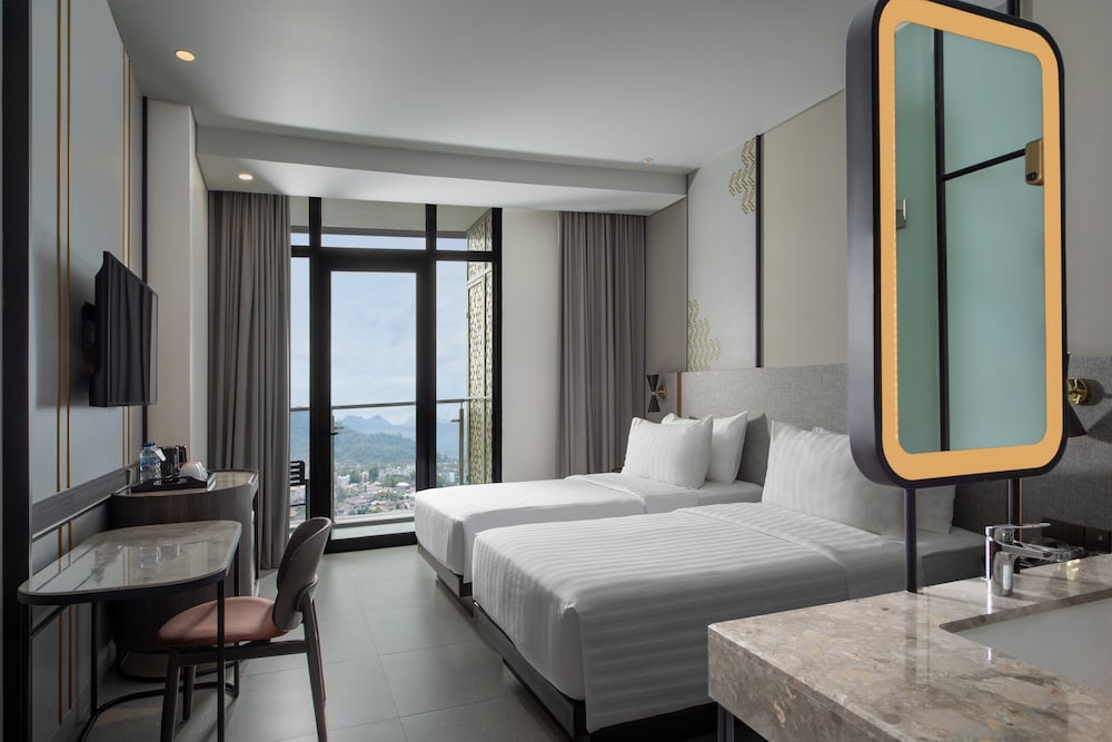 Deluxe Room Twin - Photo 1
