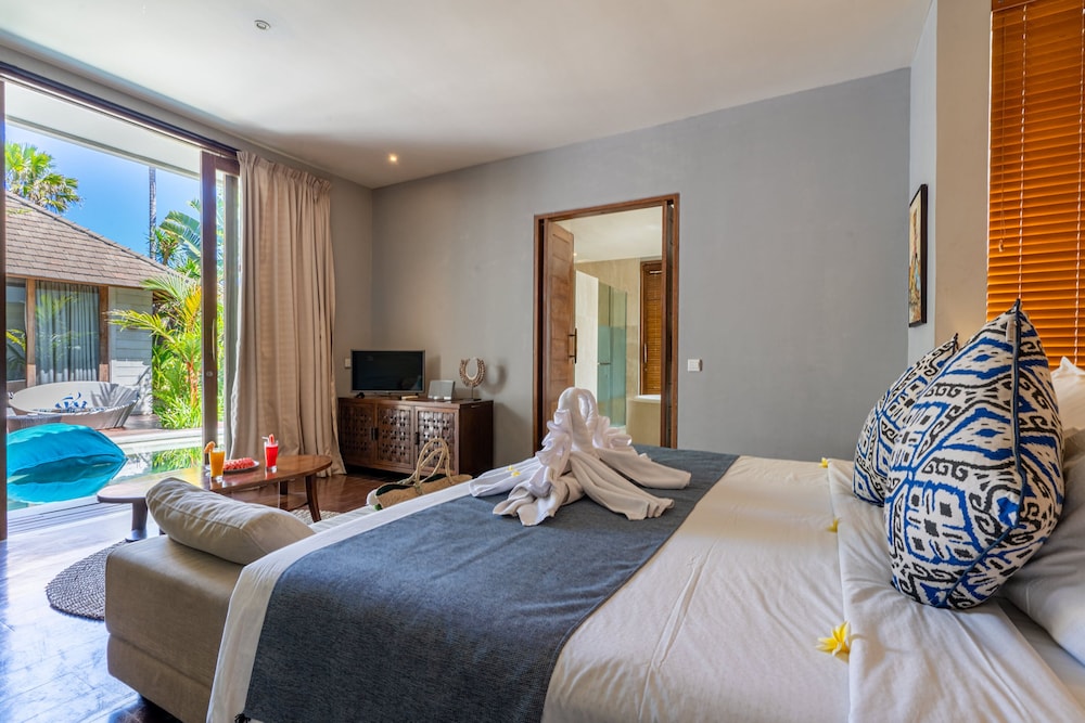 Four-Bedroom Villa with Private Pool - Photo 22