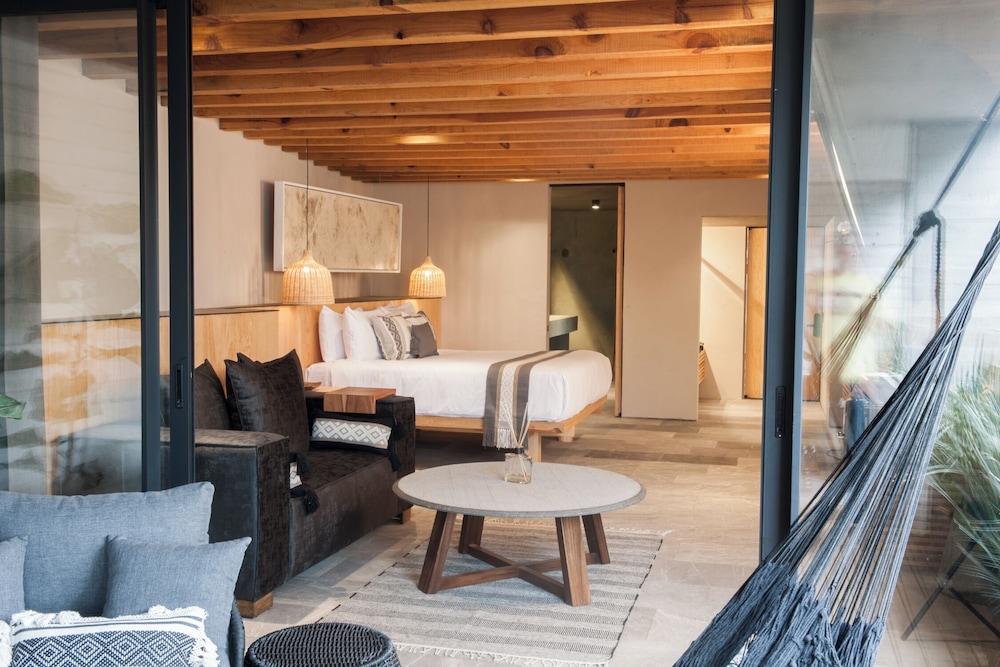 Premium Suite, King bed and Jacuzzi photo 2