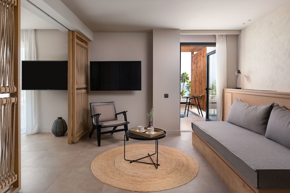 Helea Suite, Sea Front