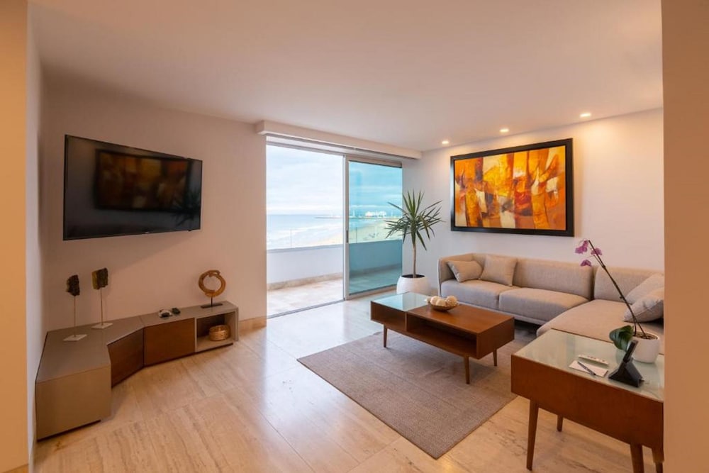 Suite (Imperial) - Photo 1