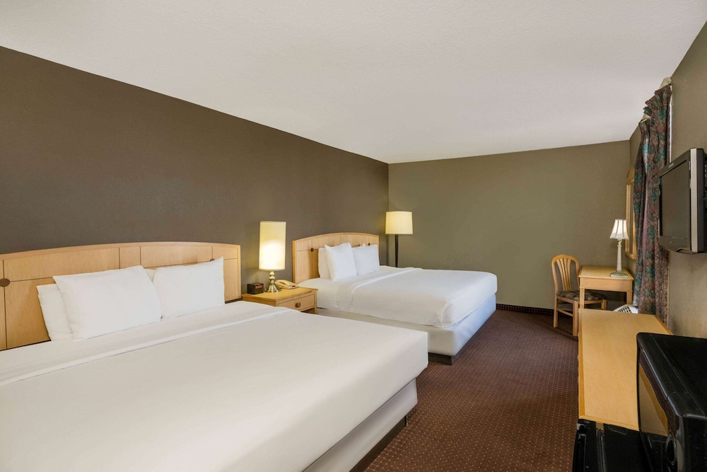 Room, Multiple Beds, Non Smoking photo 1