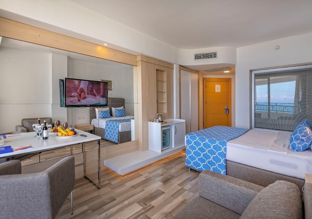 Main Building Single Sea View Room thumbnail 5