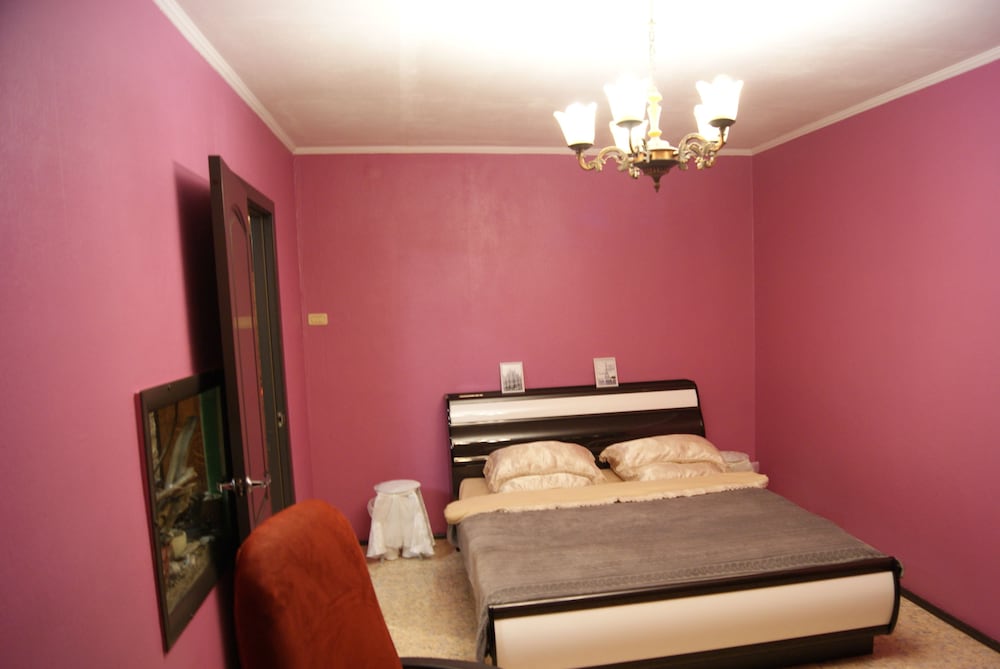 Basic Apartment, 1 Queen Bed with Sofa bed, Non Smoking photo 1