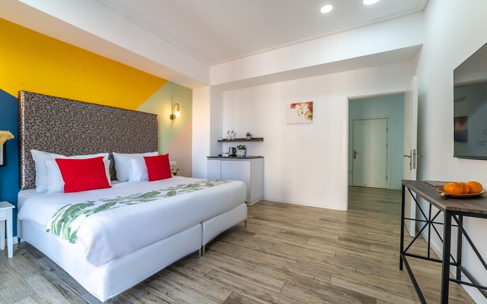 Family Room, 3 Bedrooms, Balcony photo 2