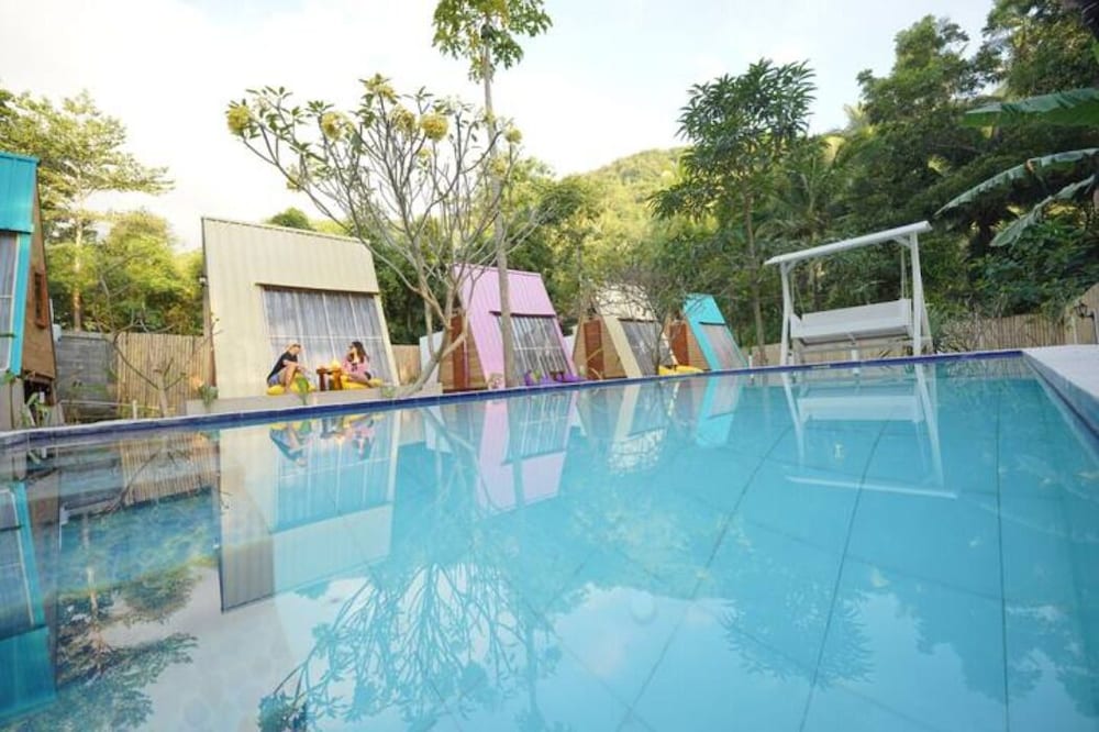 Panoramic Cabin, 1 King Bed, Pool View, Beachside photo 2