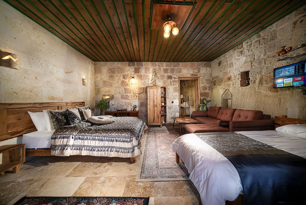 Family Studio Suite, Multiple Beds, Sauna, Garden Area