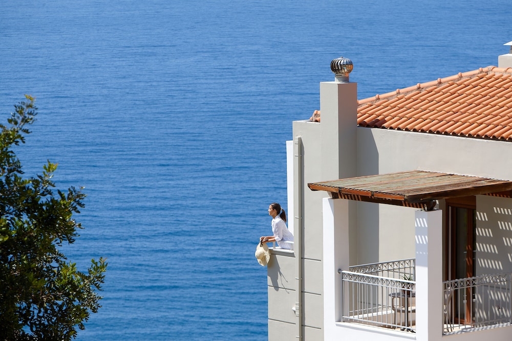 Villa, 3 Bedrooms, Private Pool, Oceanfront (Pitho)