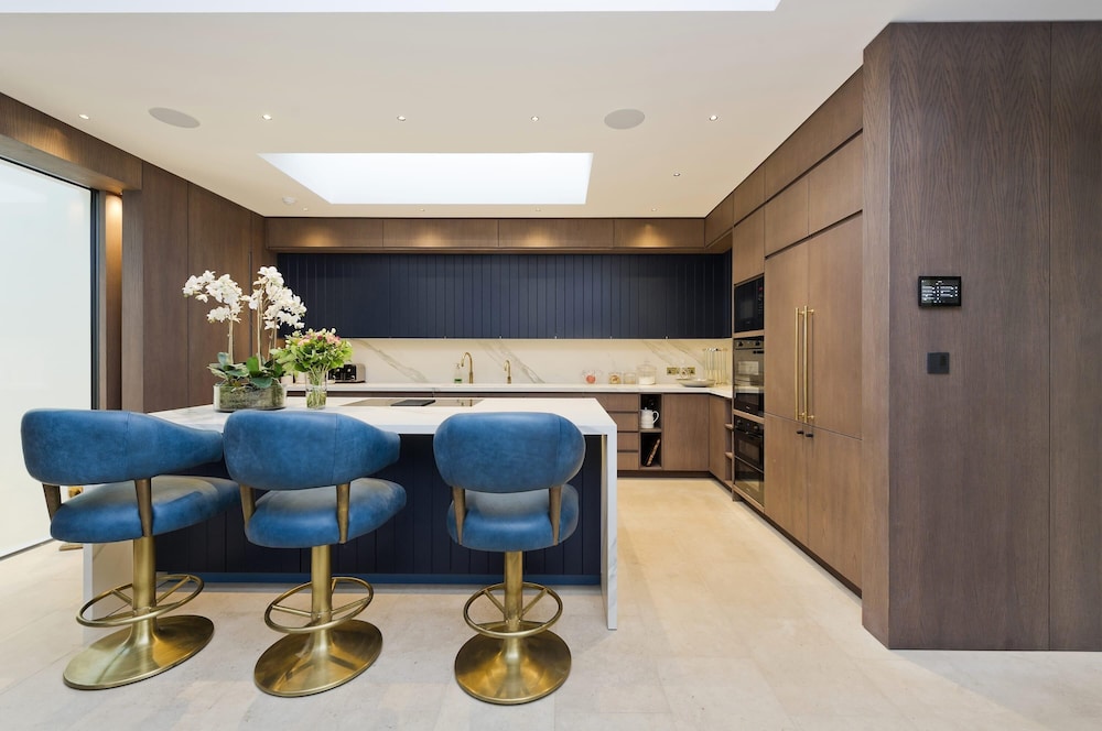 Stunning 5 bed Fulham Home w Indoor Pool Sauna and Private Garden, Photo 2
