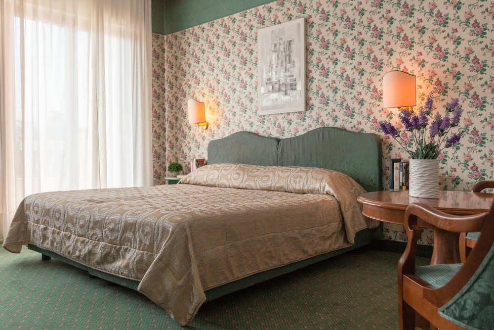 Deluxe Room - Photo 3