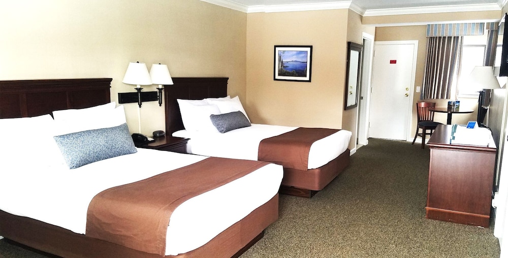 Room, 2 Double Beds (West Inland) photo 1