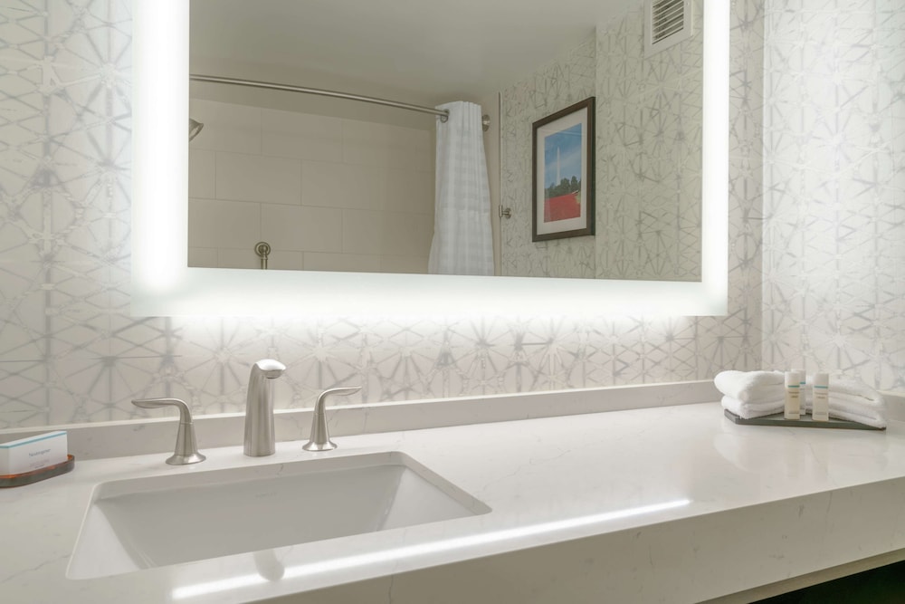 Suite, 1 King Bed with Sofa bed, Accessible, Bathtub (Mobility & Hearing) - Photo 4