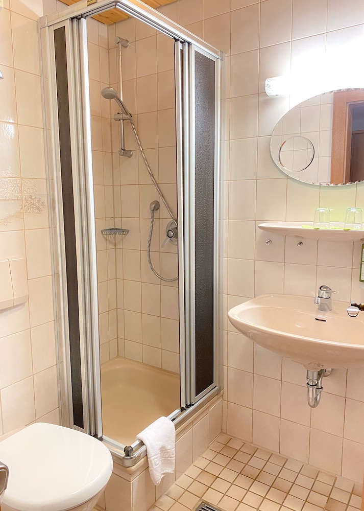 Classic Double or Twin Room, 1 Bedroom, Mountain View photo 2