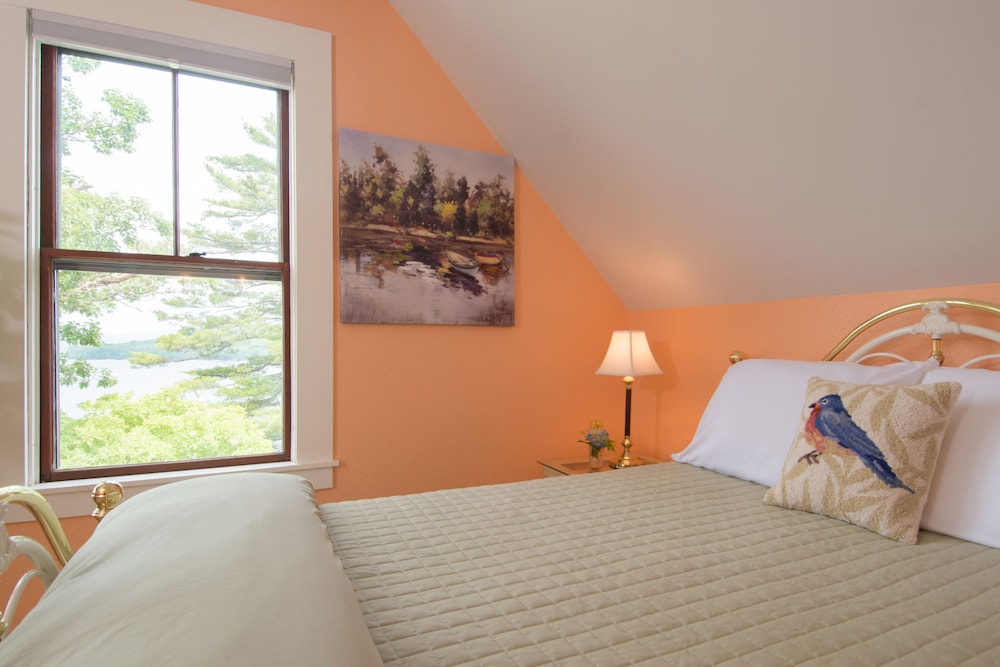 Room (Crystal Lake) photo 1