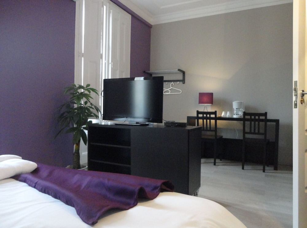 Standard Triple Room, Private Bathroom photo 3