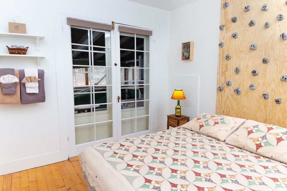 Standard Room, 1 Queen Bed, Non Smoking (Boreas)