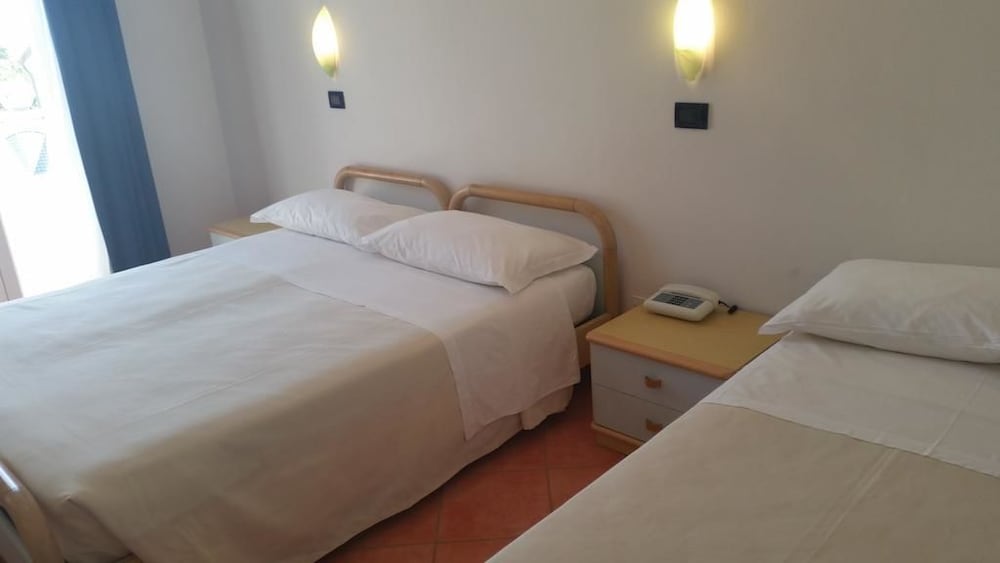 Economy Quadruple Room, Balcony, Sea View