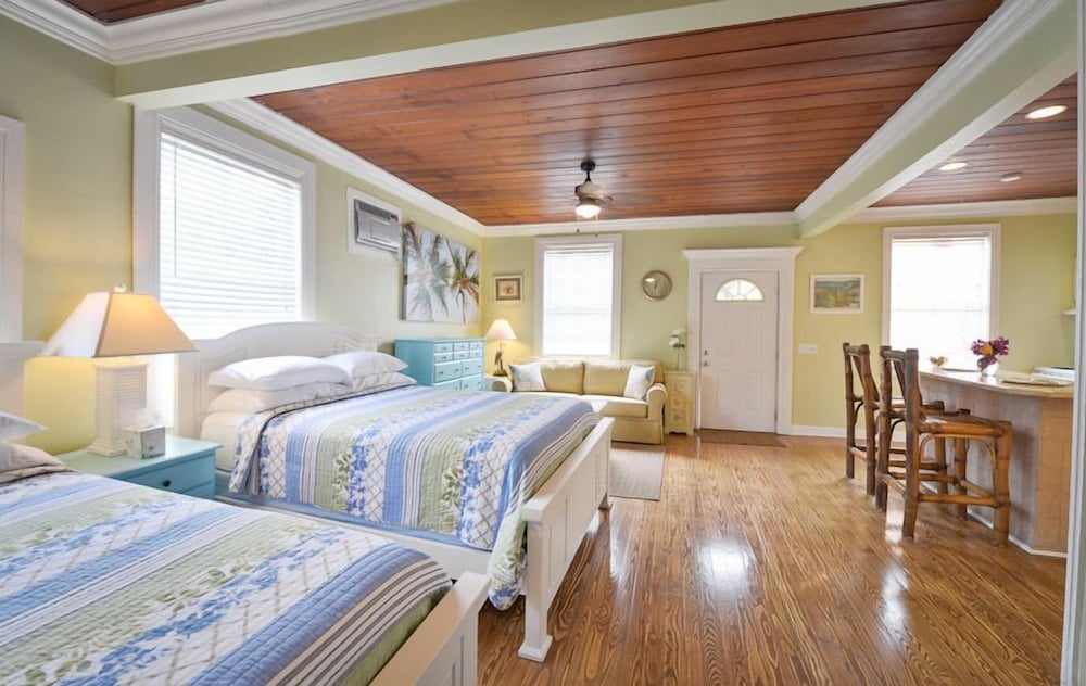 Key West Suite, 2 Queen Beds, Kitchen, Ground Floor photo 3