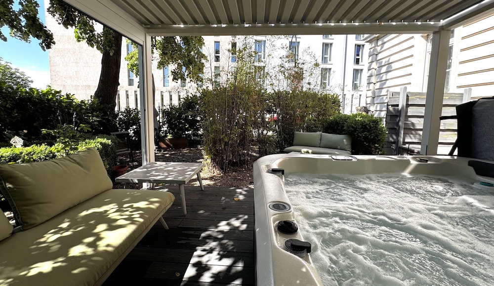 Luxury Condo photo 3