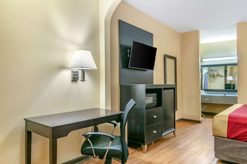 Suite, 1 King Bed with Sofa bed, Smoking photo 2