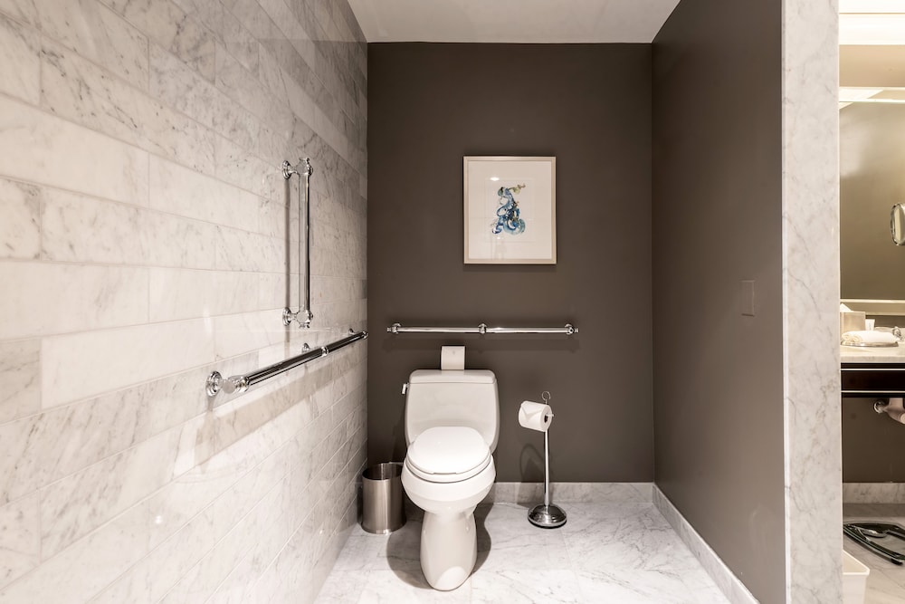 Superior Room, 1 King Bed, Accessible (Roll-In Shower) - Photo 5