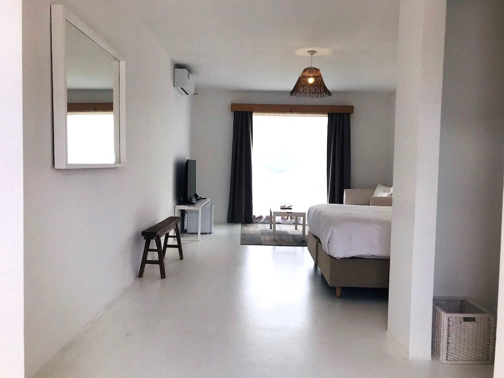 Classic Double Room, Beach View, Courtyard Area photo 3