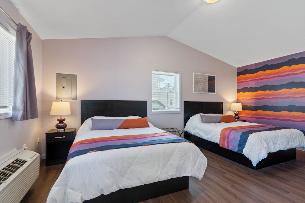 Deluxe 2 Queen Cabin with Futon photo 1