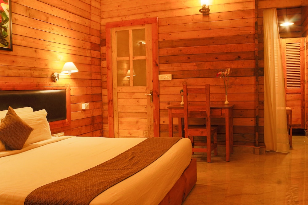 Luxurious Wooden Suite Room - Photo 4