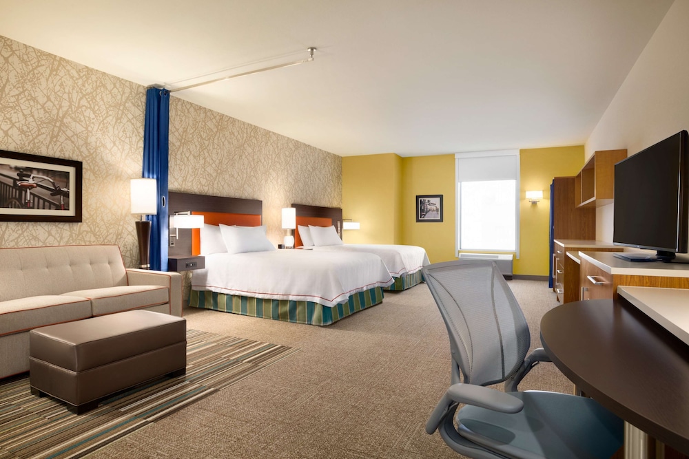 Studio, 2 Queen Beds, Accessible (Mobility & Hearing, Roll-in Shower) photo 3