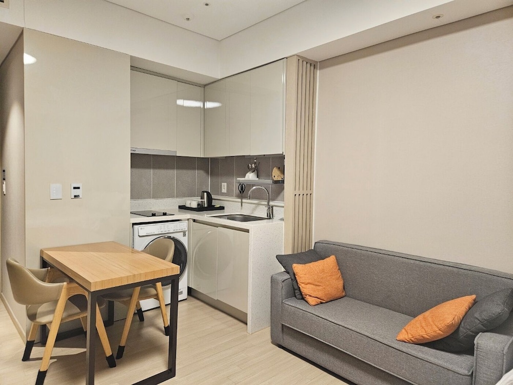 Residence Twin Room, Non-Smoking - Photo 4