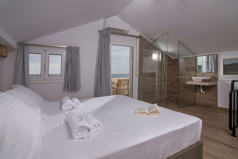 Gardens Maisonette Sea View - Photo 1