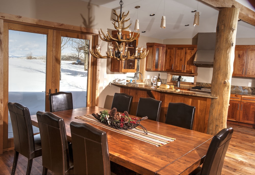 Luxury House, 4 Bedrooms, Mountain View photo 2