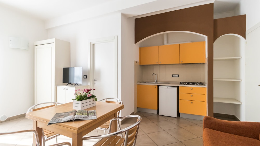 Executive Studio, Multiple Beds, Partial Sea View