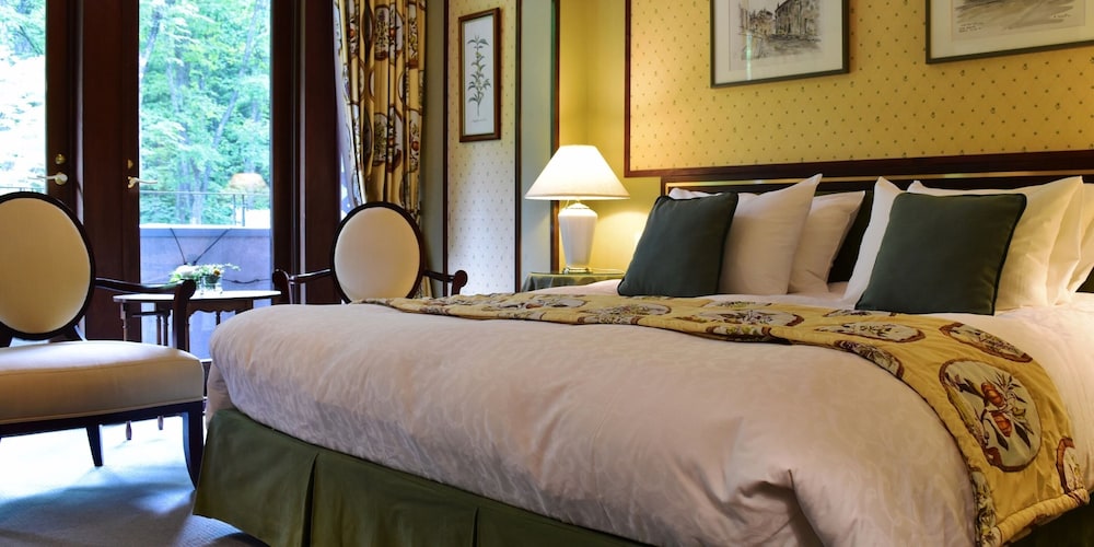 [East] Deluxe Double Room With Jacuzzi, Non Smoking