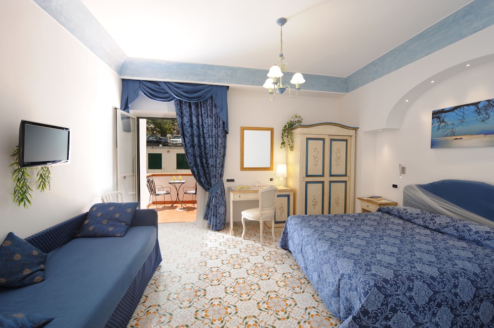 Double Room, Balcony, Partial Sea View - Photo 4