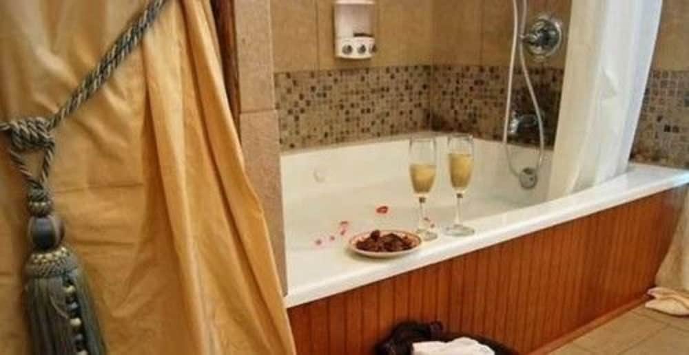 Suite, Private Bathroom (The Mediterranean (Room in the B&B)) photo 2