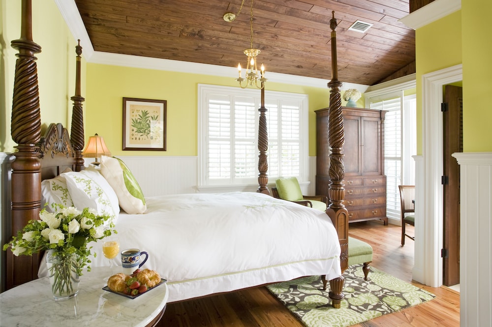 Superior Room, 1 King Bed, Balcony, Ocean View