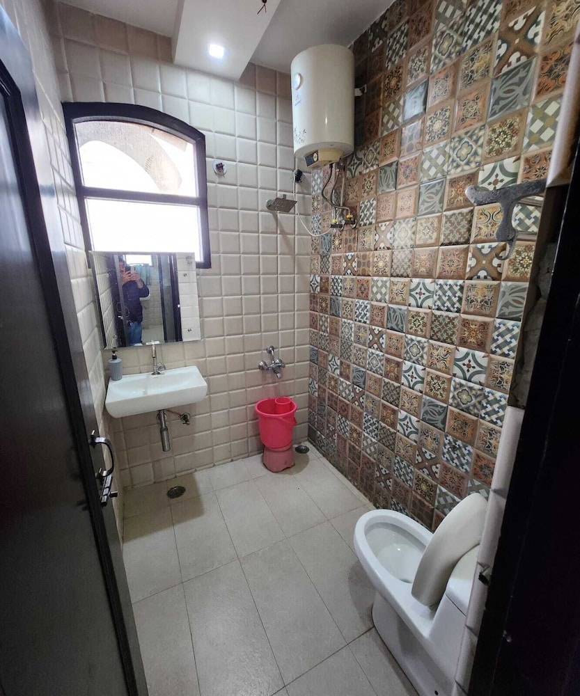 Deluxe Room, 1 King Bed, Smoking, Air conditioning photo 2