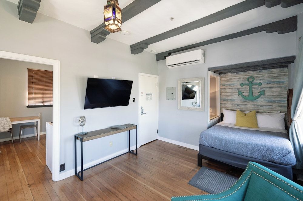 Luxury Penthouse Suite photo 3