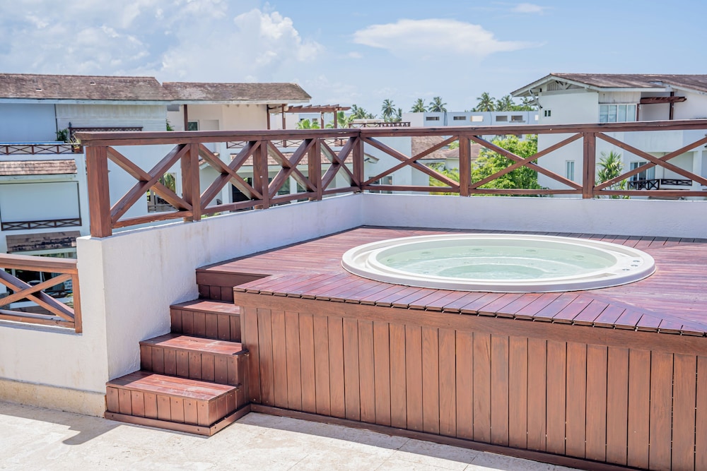 Exclusive Apartment, 3 Bedrooms, Terrace - Photo 9