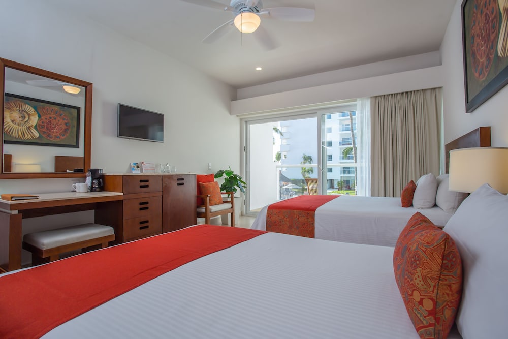 Club Room, 2 Double Beds, Balcony - Photo 1