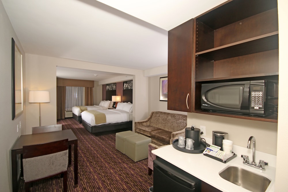 Suite, 2 Queen Beds