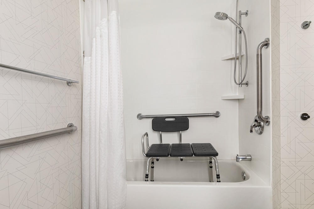 Suite, 2 Queen Beds, Accessible (Mobility) - Photo 5
