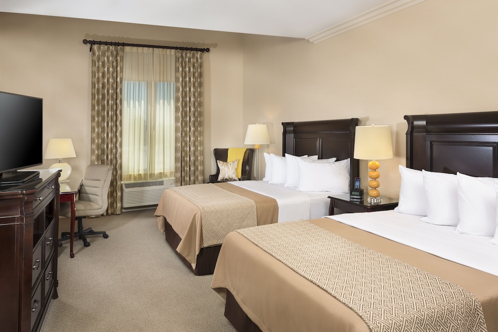 ADA 2 Queen Studio Suite