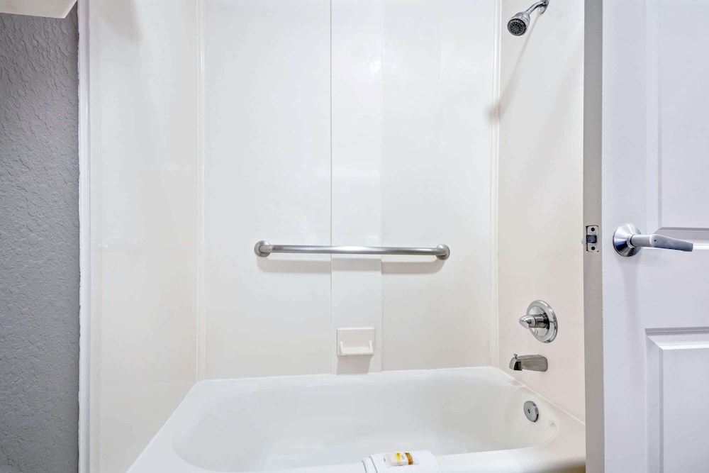Suite, 1 King Bed, Non Smoking - Photo 6