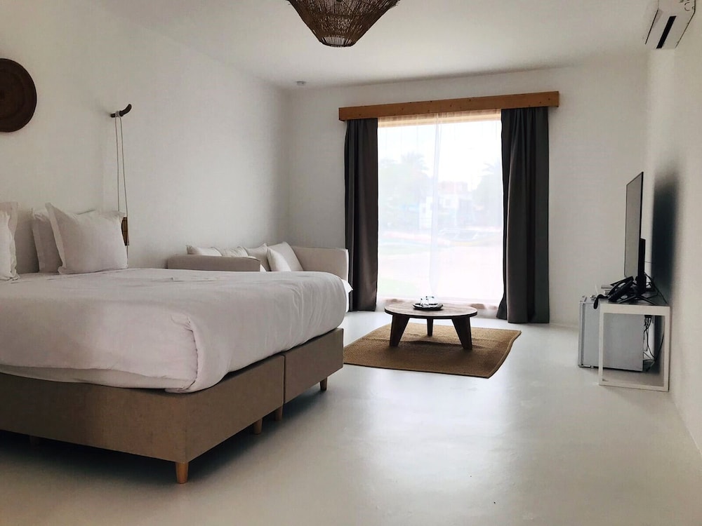Classic Double Room, Beach View, Courtyard Area photo 2