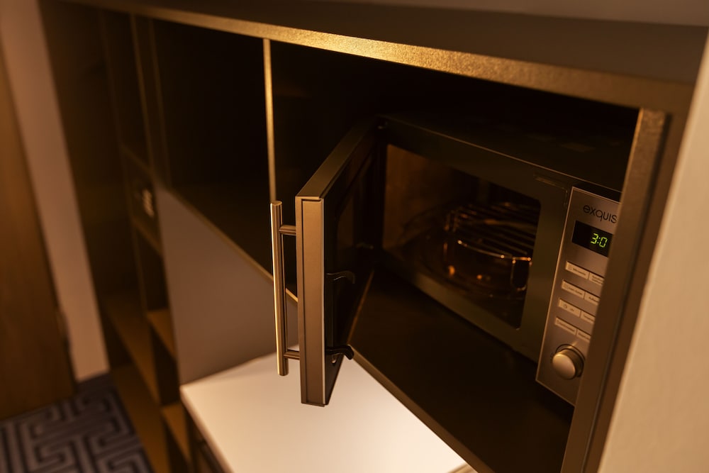 Premium Room, 1 Queen Bed, Kitchenette - Photo 8